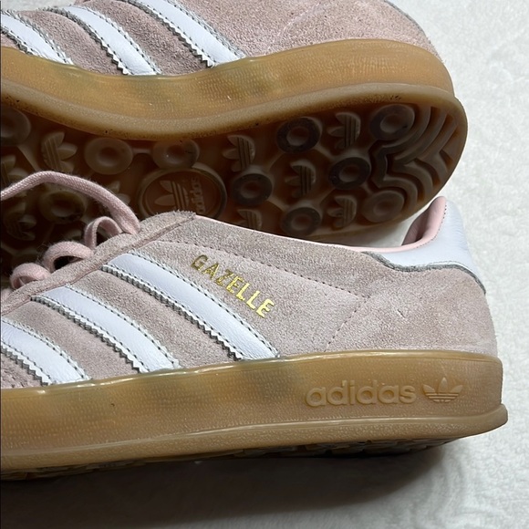 Adidas Pink and White Retro-Inspired Sneakers - Picture 11 of 13